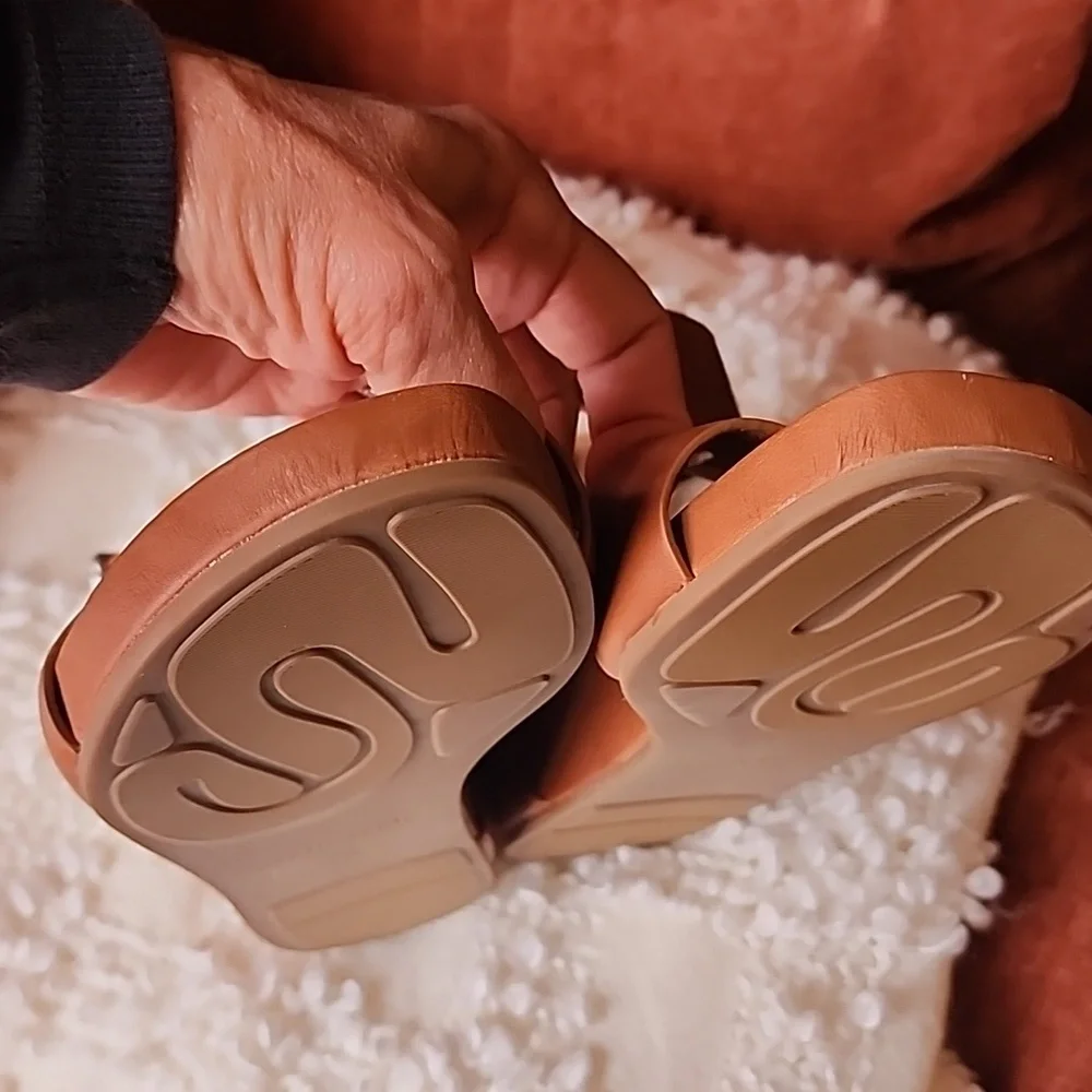 Gentle Souls Sandals - Picture 7 of 9